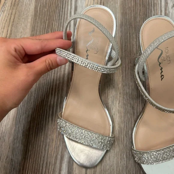 ⭐️Touch of Nina sliver heels size 7.5 ⭐️ - Picture 4 of 8